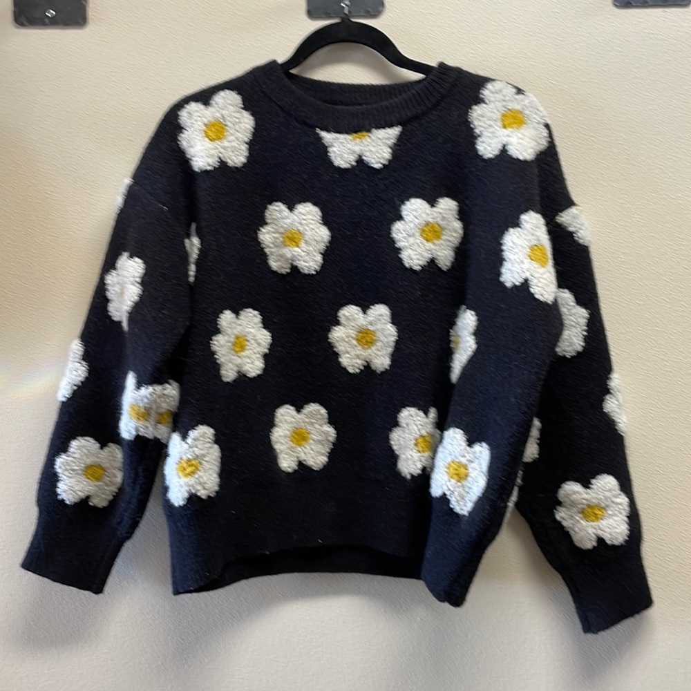 Flower Sweater - Picture 2 of 4